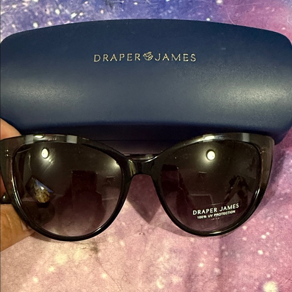 Draper James Accessories - Draper James Black Cat-Eye Sunglasses